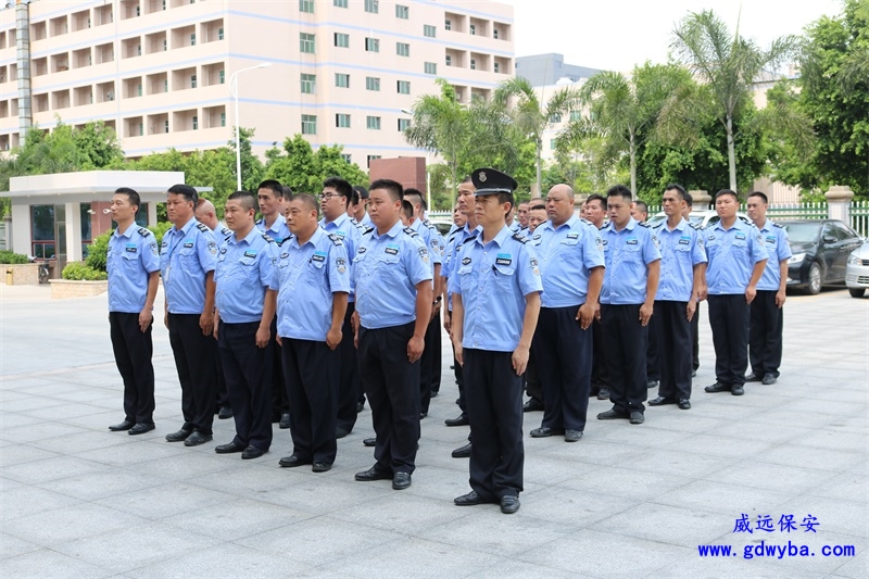 暖心小故事：社區(qū)保安獲業(yè)主捐款表揚(yáng)，獻(xiàn)出愛心的背后